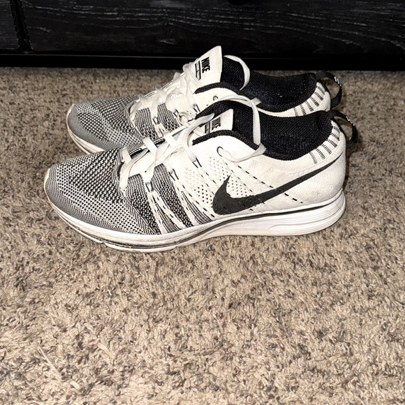 Nike Training Shoes - Picture 2 of 4